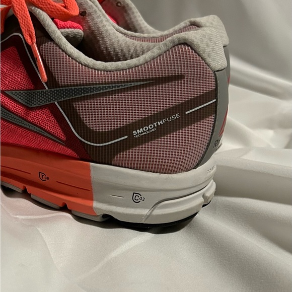Reebok women’s walking/running shoes. CTR = cushion transition rebound. Size 11 - Picture 10 of 12